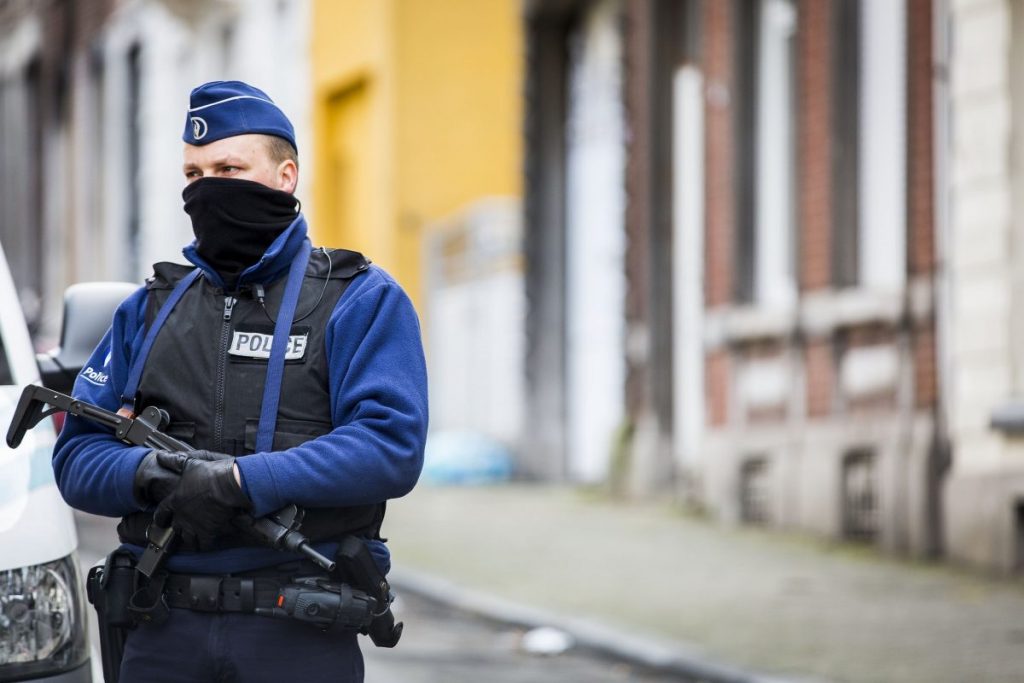 В Европе чинят расправы над полицейскими, убиты уже шестеро