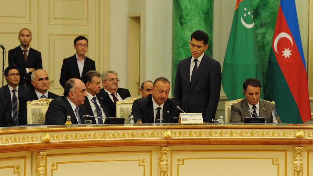Не так давно мы уже писали о завершившемся в Баку 15 октября заседании Тюркского совета и о том, какую роль в нём играет Турция. По завершении саммита появились и некоторые подробности того, что происходило в азербайджанской столице. В основном они касались двусторонних азербайджано-турецких встреч.