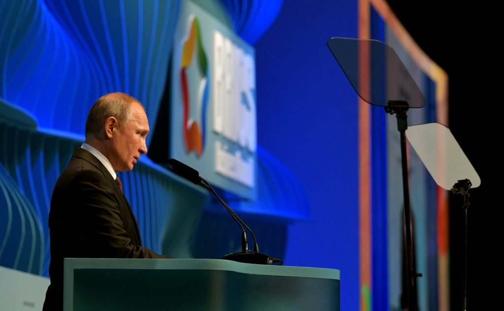 Путин пеняет Киеву за затягивание вопроса Донбасса
