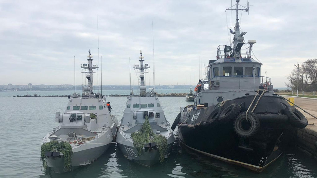 Россия намерена вернуть Украине три судна, которые были задержанны 25 ноября 2018 года в ходе инцидента в Керченском проливе, сообщает газета <a href=