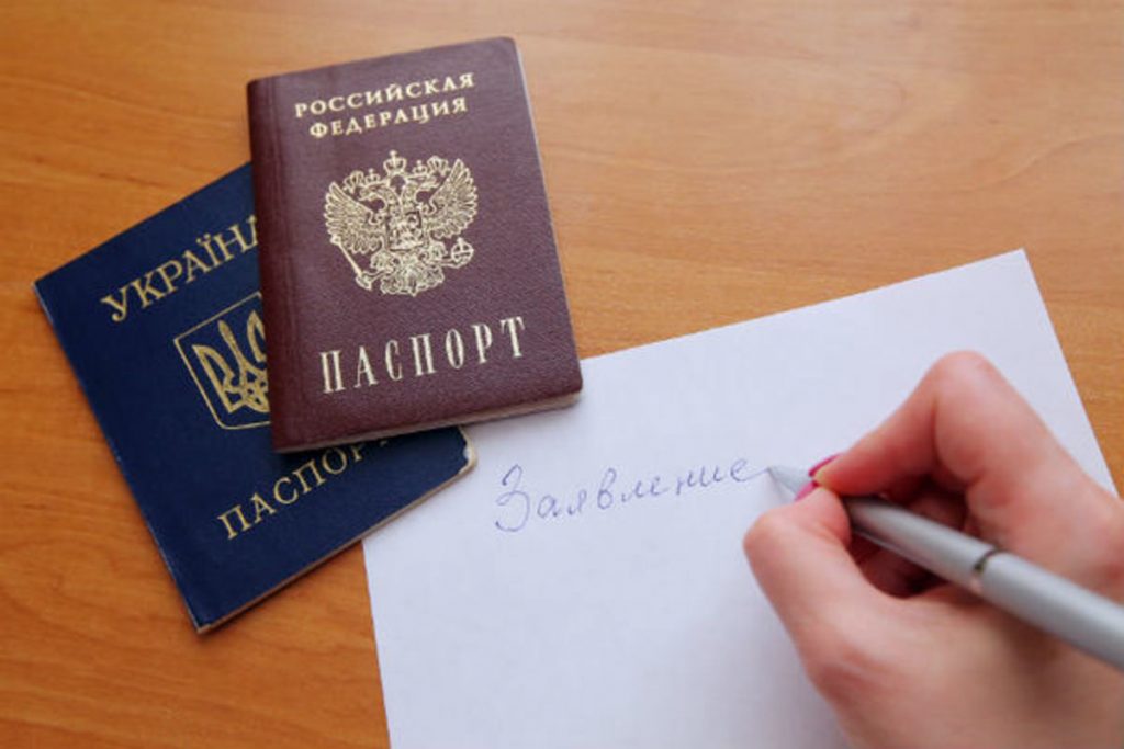 Чтоб завидовали: Киев не будет давать украинский паспорт "клятым москалям"