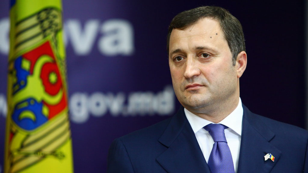 Бывший премьер-министр Молдовы Влад Филат, обвинённый в разворовывании банковской системы страны в бытность главой правительства (2009-2013), вышел на свободу. Его освобождение уже повлекло за собой отставки.