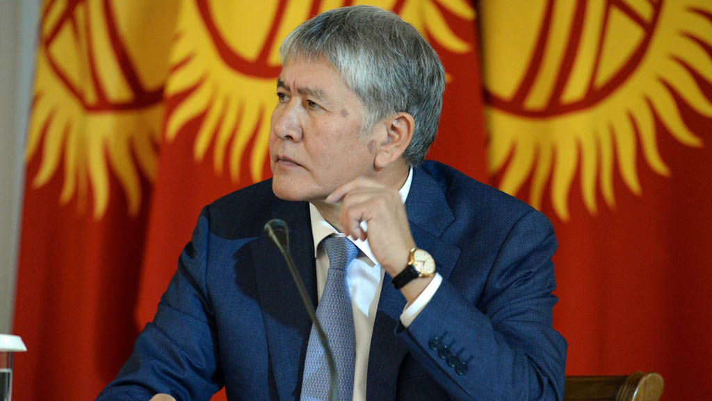 Кыргызстан пытается преодолеть последствия летнего политического кризиса. Причём, довольно своеобразным образом. Так, недавно в местных СМИ появилась информация о том, что бывшего президента страны Алмазбека Атамбаева хотят отправить на психиатрическую экспертизу.
