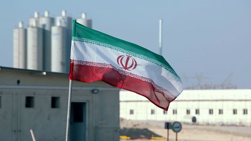 Правительство Ирана в воскресенье вечером объявило об отказе от последнего ключевого ограничения в ядерной сделке, касающегося количества центрифуг.
