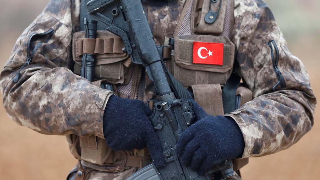 Силы специального назначения Турции прибыли в Триполи, где они, как предполагается, должны будут осуществлять охрану чиновников Правительства национального согласия (ПНС) Файеза Сараджа, сообщает телеканал «Аль-Арабия».