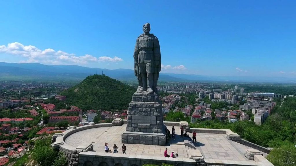 Памятник "Алёше" осквернён болгарскими вандалами