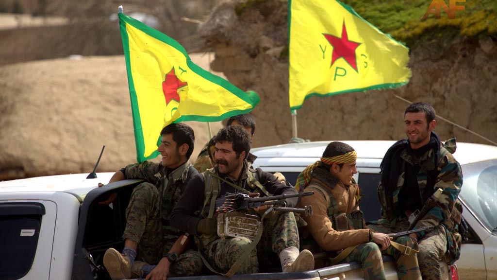 Министерство национальной обороны Турции заявило, что, несмотря на соглашение, достигнутое с РФ, члены Рабочей партии Курдистана (РПК) и отряды "Сил народной самообороны" (СНС), которые Анкара считает террористическими группировками, до сих пор присутствуют в регионе проведения операции турецких ВС в Сирии.