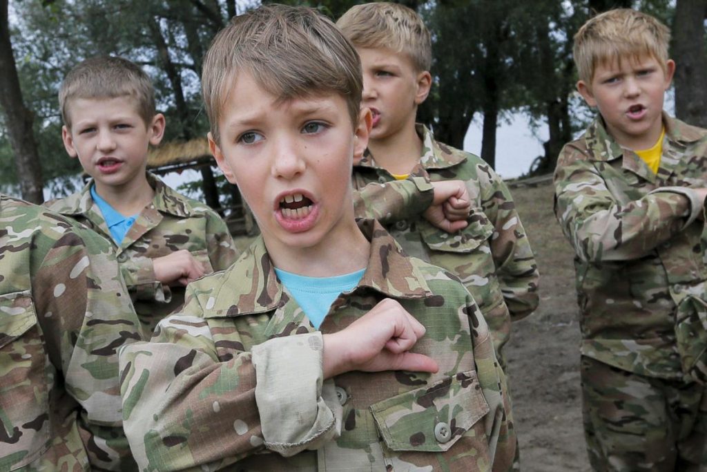 Детей из Белоруссии приглашают в нацистские лагеря Украины "для воспитания"