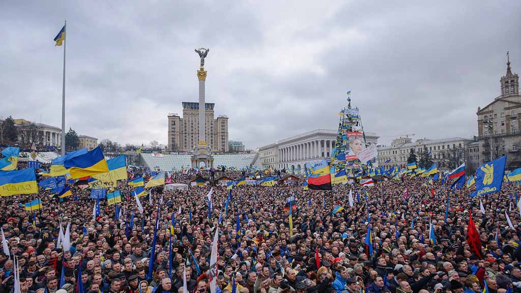 Сегодня лишь 45,5% украинцев назвали бы события, которые произошли в Украине на Майдане, Революцией Достоинства. Такие данные, по результатам социологического опроса, вывел Центр Разумкова совместно с фондом Деминициативы.