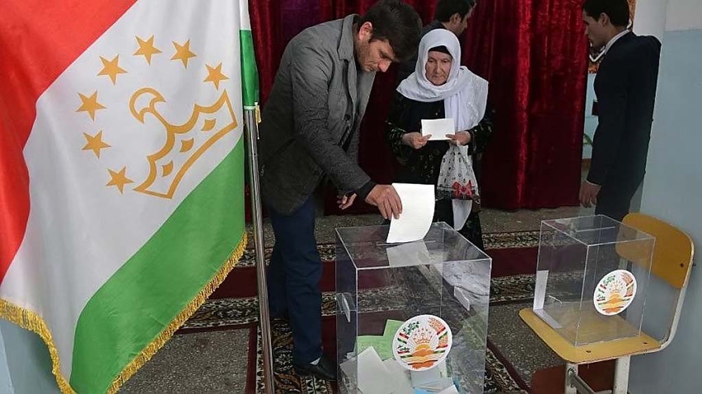 В воскресенье в Таджикистане прошли выборы в нижнюю палату Маджлиси Оли (Высшего Собрания). Сенсаций не произошло. Выборы были признаны состоявшимися задолго до закрытия избирательных участков. К 15:00 местного времени (13:00 по мск) явка составила 75,1% избирателей.