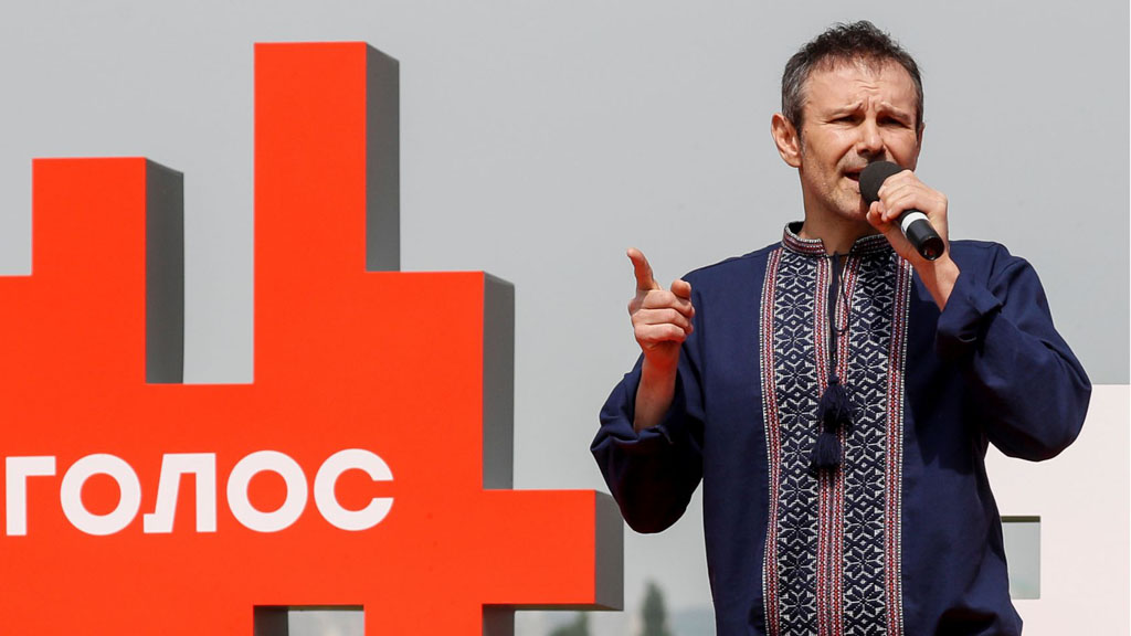 Святослав Вакарчук покинул пост председателя парламентской партии «Голос». Новой главой политсилы стала Кира Рудык.