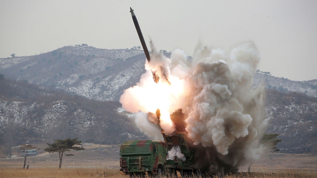 КНДР в ночь на субботу, 21 марта осуществила запуск двух баллистических ракет малой дальности из провинции Пхенан-Пукто в направлении Японского моря, сообщило агентство Yonhap со ссылкой на заявление Комитета начальников штабов ВС Южной Кореи.