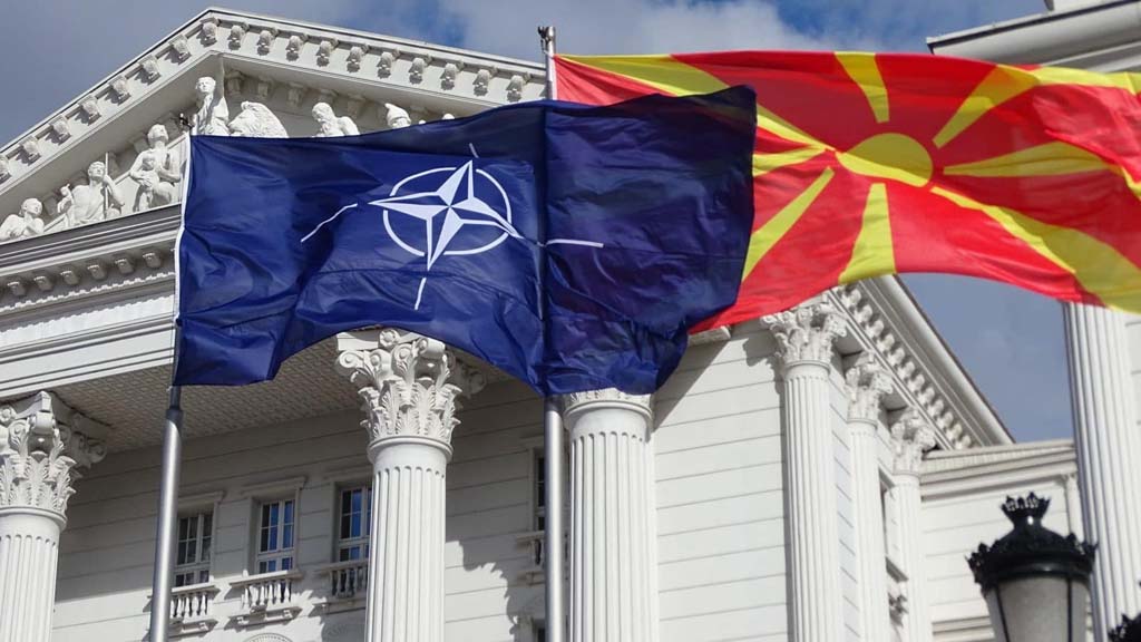 Президент Северной Македонии Стево Пендаровски подписал финальный документ о вступлении в НАТО. Об этом сегодня сообщила его администрация.