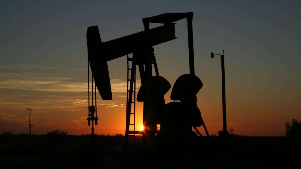 Компании по добыче сланцевой нефти США агрессивно атакуют Россию и саудитов
