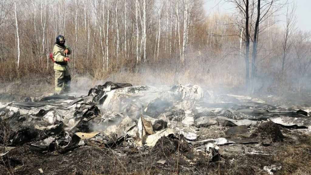Легкомоторный самолет L-4 разбился недалеко от поселка Лесное в 35 км от Хабаровска, в ходе выполнения учебно-тренировочного полета. В результате крушения погибли четыре человека, об этом в субботу сообщили в экстренных службах Хабаровского края.