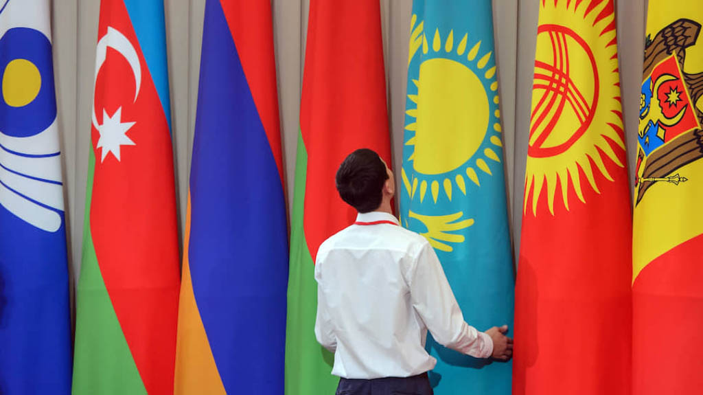 Узбекистан сделал серьёзный шаг на пути вступления в Евразийский экономический союз. Нижняя палата парламента Олий Мажлис большинством голосов одобрила инициативу правительства о предоставлении Ташкенту статуса наблюдателя при ЕАЭС.