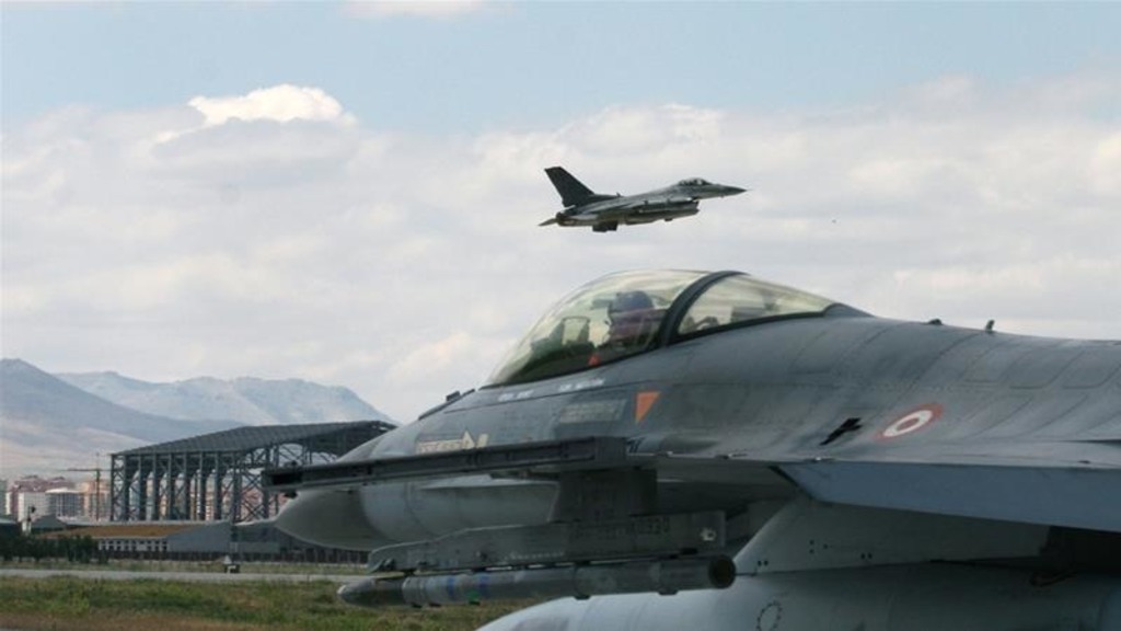 турецкий истребитель F-16