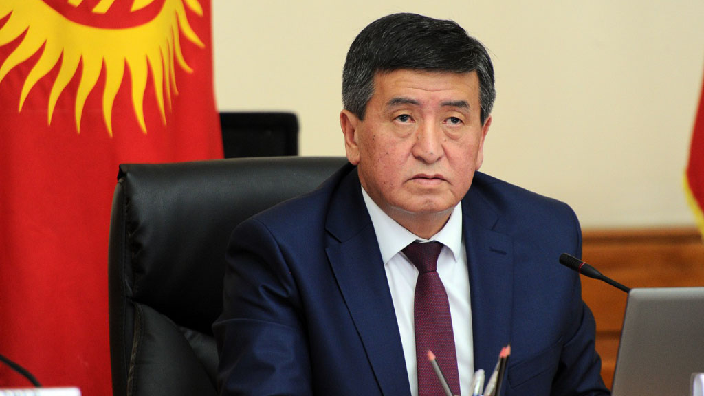 Президент Кыргызстана Сооронбай Жээнбеков потребовал от чиновников разного уровня победы над коронавирусом. 19 июня глава государства на заседании Совбеза заявил о персональной ответственности членов республиканского штаба по борьбе с распространением COVID-19 и руководства Минздрава.