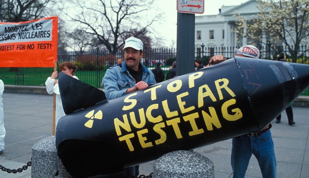США протест против ядерных испытаний