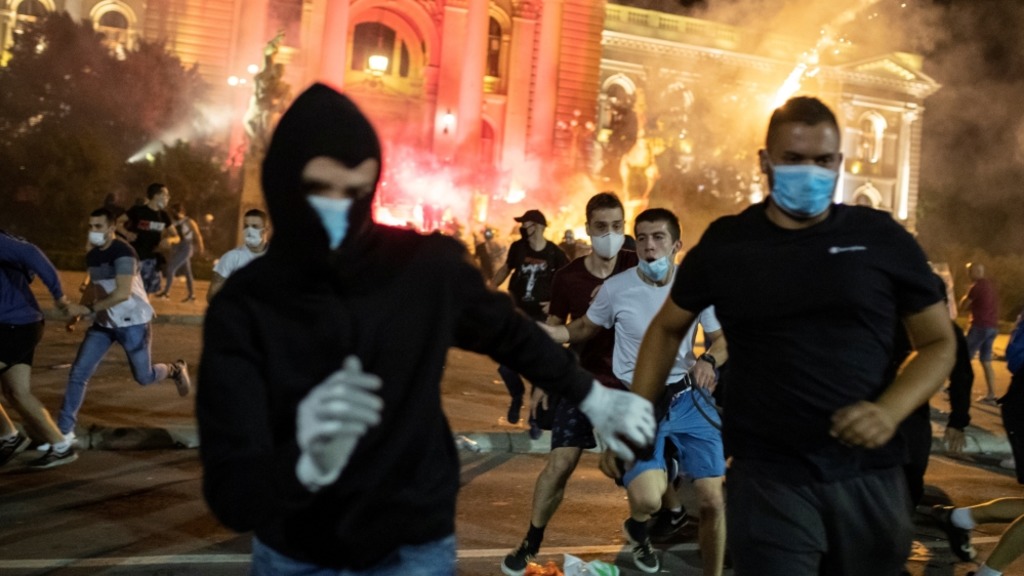насильственные протесты в Сербии