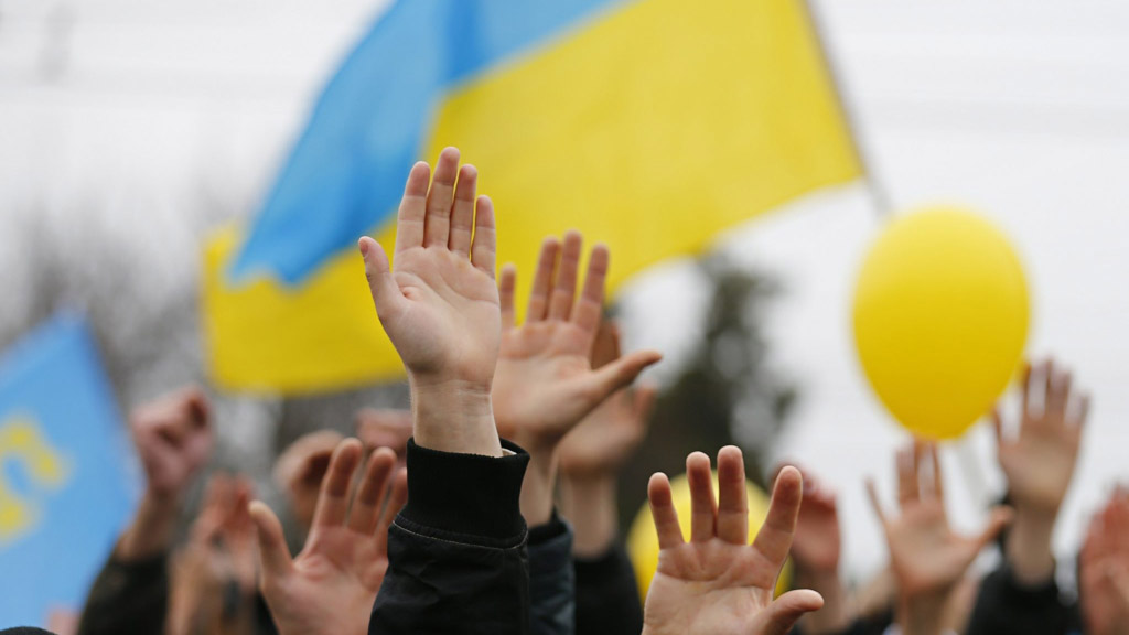 Одно из основных предвыборных обещаний нынешнего главы Украины Владимира Зеленского до сих пор остаётся не исполненным. Речь идёт о реализации украинцами конституционного права на всенародное волеизъявление, на референдум.