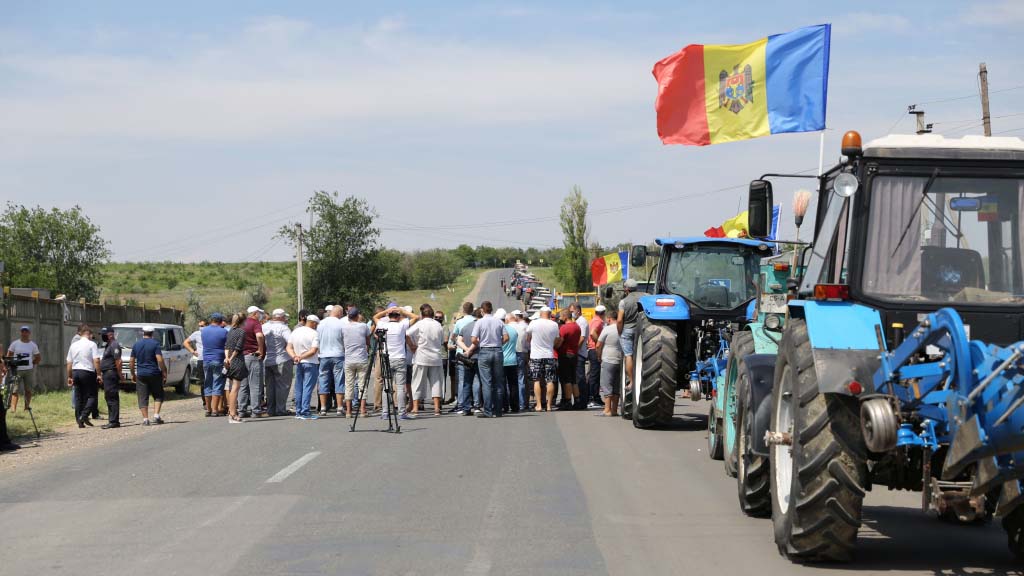 Молдавские фермеры требуют компенсации у государства за выходки природы, а именно засухи. В свою очередь, молдавские власти обратились к России за помощью в преодолении последствий природных катаклизмов.
