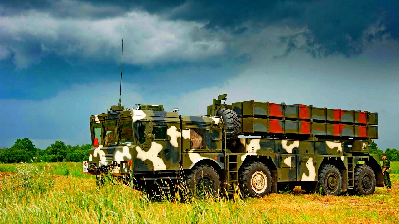 Полонез система залпового огня. Белорусская рсзо полонез. Полонез реактивная система залпового огня. Торнадо рсзо дальность стрельбы. Зрк торнадо.