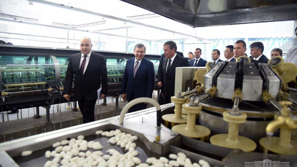 На днях в столичном деловом центре Cooperation LAB президент Узбекистана Шавкат Мирзиёев провёл расширенное совещание, на котором обсуждались вопросы производственной кооперации и локализации. И там, и там, судя по всему, имеются большие проблемы.