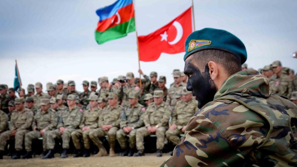 Министерство финансов Азербайджана опубликовало плановые показатели государственного бюджета на будущий год. Согласно им военные расходы вырастут до почти четырёх миллиардов манатов (2,34$ млрд.). Это примерно на четыреста миллионов долларов США больше, чем в прошлом году.