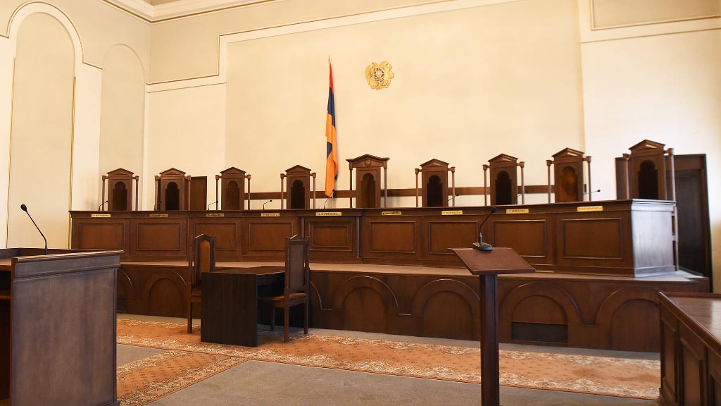 Парламент Армении тайным голосованием избрал трёх судей Конституционного суда на вакантные места. По этому поводу премьер-министр страны Никол Пашинян сказал, что кризис, связанный с Конституционным судом, закончен. Правда, он признался, что не считает состав органа конституционного контроля идеальным.