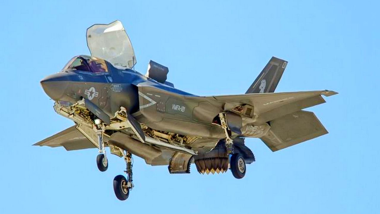 F 35b. 611 F35. Lockheed Martin f-35a VTOL. F35 VTOL. USMC F-35b VMFA-121 "Green Knights".