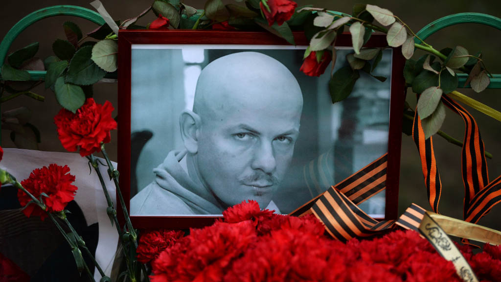 Дело об убийстве известного украинского писателя и журналиста Олеся Бузины продолжает затягиваться, несмотря на обещания Генпрокуратуры в скорейшие сроки завершить процесс. Очередное слушание, назначенное на 1 октября, было сорвано из-за неявки прокуроров.