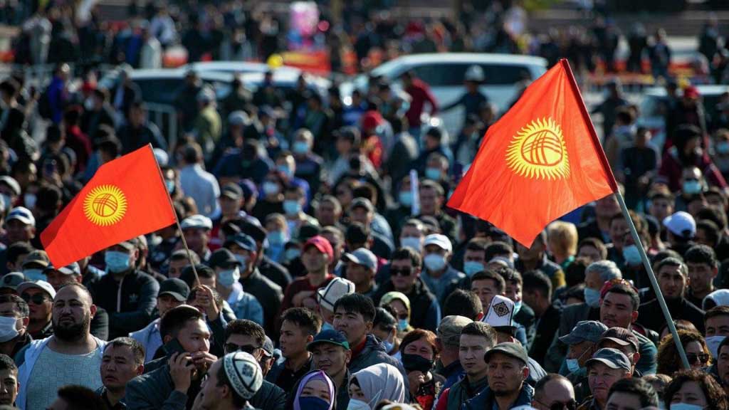 Эйфория инициаторов очередной киргизской революции сходит на нет. Первоначальная растерянность властей тоже проходит. Многие из госчиновников вернулись на свои места. В частности, возобновили работу: мэр Бишкека, полномочные представители правительства в Таласской и Баткенской областях.