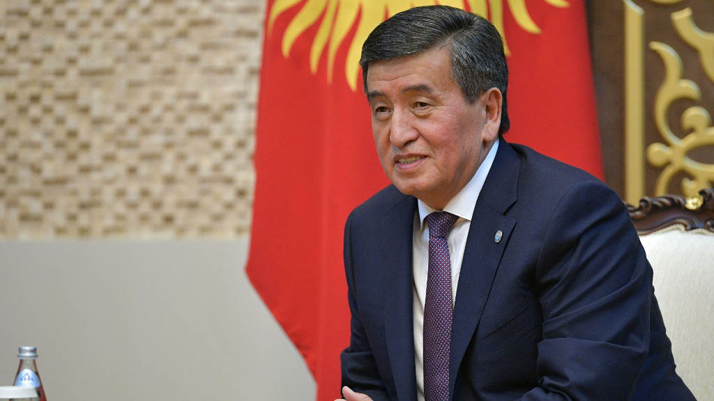 Кыргызстан остался без президента. Сооронбай Жээнбеков заявил, что не хочет войти в историю, как глава государства, «проливший кровь и стрелявший в сограждан», и объявил о своей отставке.