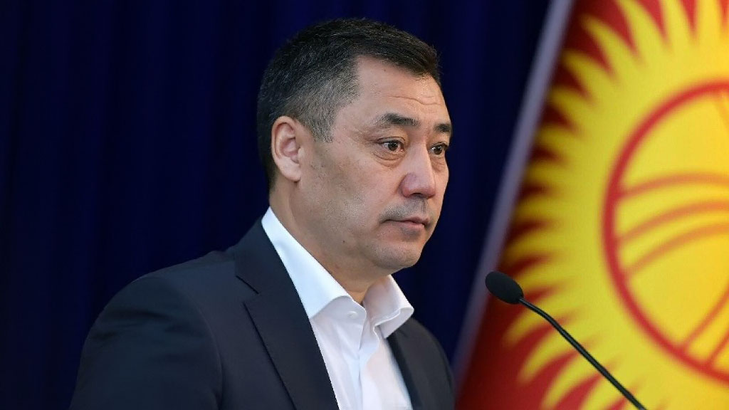 Верховный суд Кыргызстана вынес оправдательный приговор в отношении исполняющего обязанности президента страны Садыра Жапарова. Он является главой государства после отставки в конце прошлой недели последнего на сегодняшний день избранного президента Сооронбая Жээнбекова.
