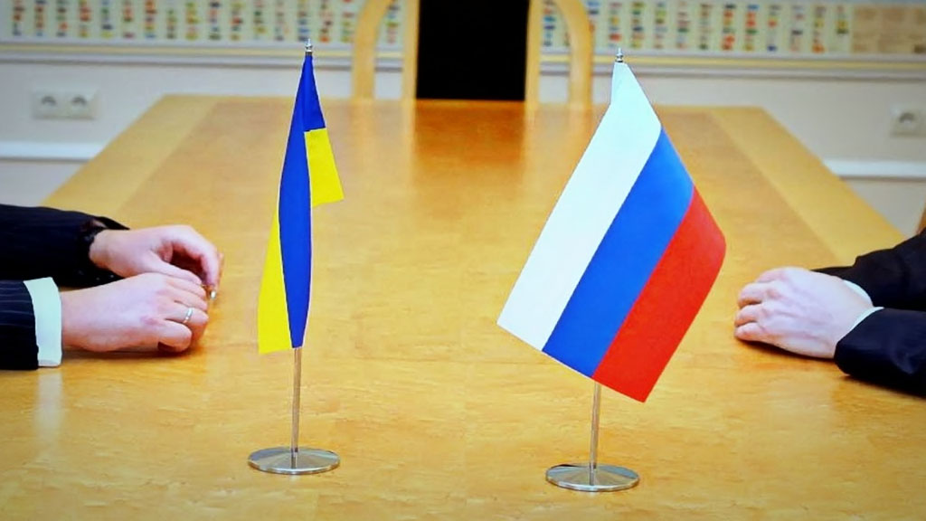 Представители Украины обвиняют Россию в блокировании работы Трехсторонней контактной группы по Донбассу. Киевские дипломаты негодуют в связи с тем, что Москва требует от них чёткого соблюдения минских соглашений.
