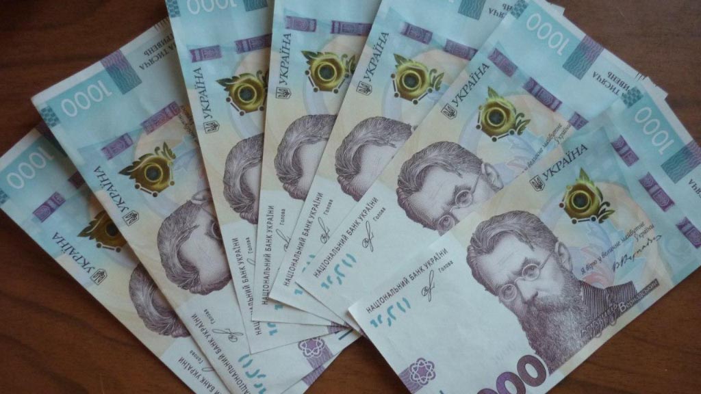 Кабинет министров Украины снял ограничения по заработным платам для топ-менеджеров государственных предприятий, а также членов наблюдательных советов. К слову, это было одно из требований к Киеву со стороны Международного валютного фонда.