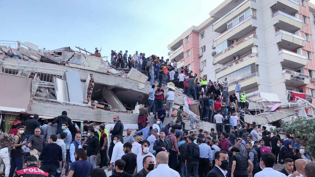 В результате двух землетрясений произошедших на западе Турции, в районе города Сеферлихисар в провинции Измир, в пятницу вечером и в ночь с пятницы на субботу, погибли 24 человека, 804 человека получили ранения.