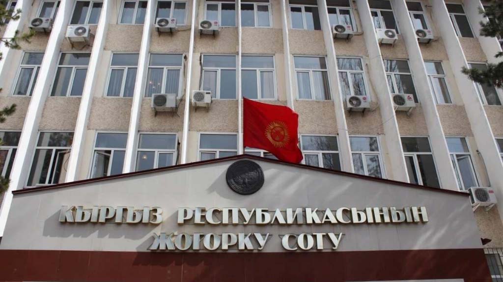 Верховный суд Кыргызстана оставил в силе решение Бишкекского городского суда, отказавшему в удовлетворении ходатайства Центризбиркома о признании итогов парламентских выборов 4 октября недействительными и проведении 20 декабря повторных.