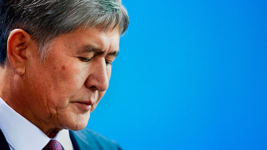 О том, что бывший президент Кыргызстана Алмазбек Атамбаев попросил суд оставить ему в качестве меры пресечения содержания под стражей, сообщила журналистам его советница Кундуз Жолдубаева.