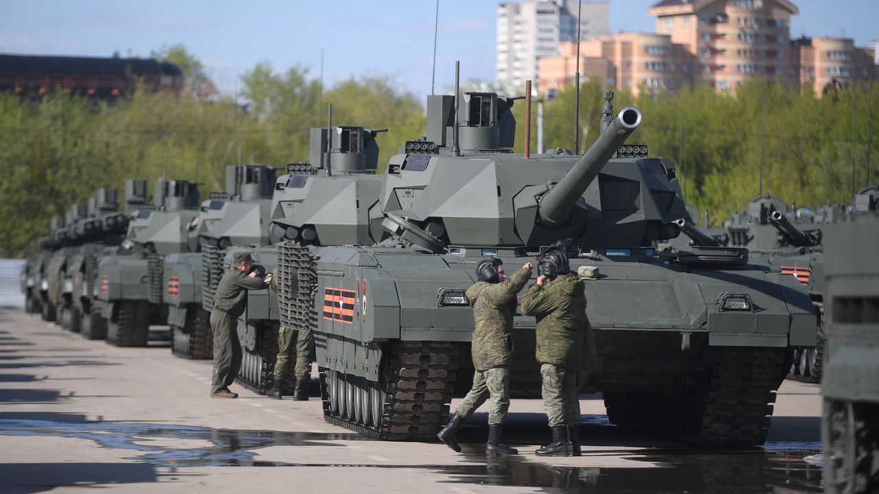 Танки Т-14 на полигоне Казанского танкового училища