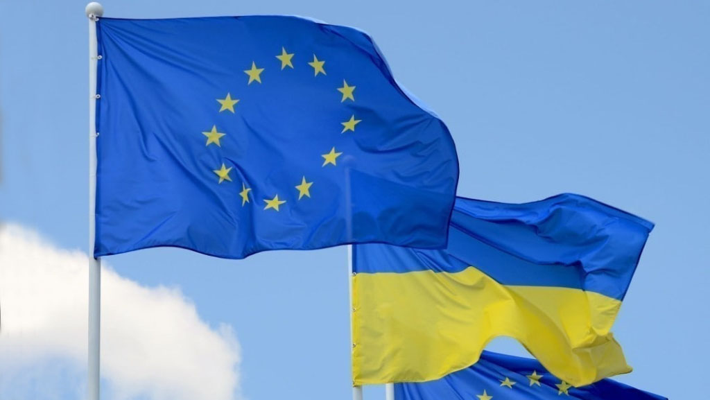 Европейский Союз похвалил украинские власти за принятие законопроекта об ответственности за недобросовестное заполнение электронных деклараций, отменённую Конституционным судом страны. Вместе с тем еврочиновники считают, что Киев предпринимает недостаточно мер в борьбе с коррупцией.