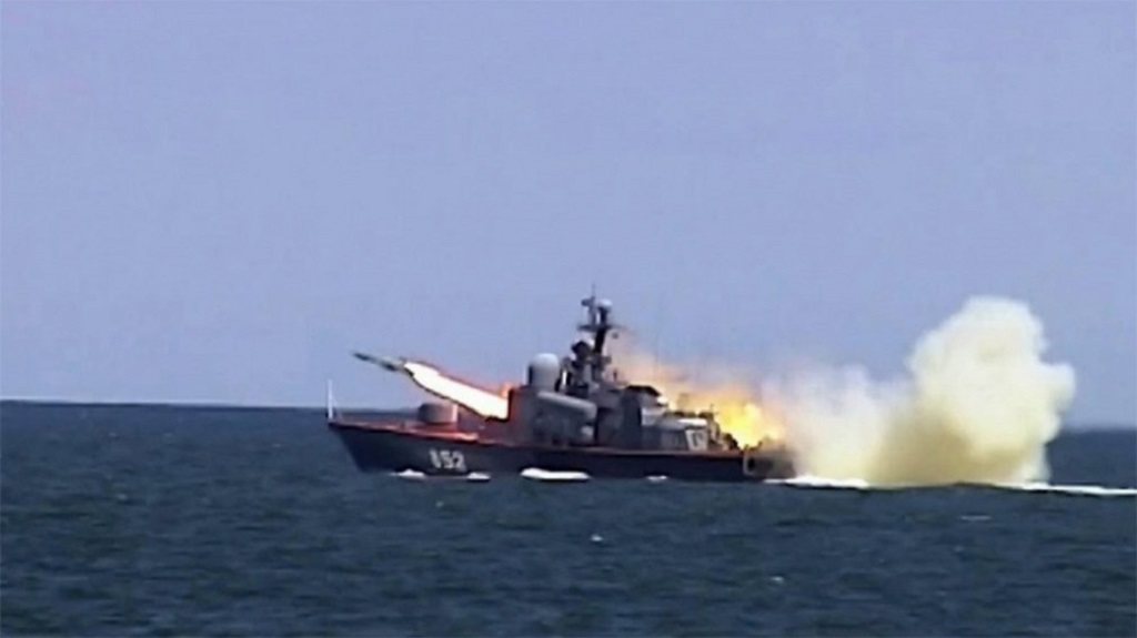 Корвет ВМФ России «Гремящий» поразил ракету «противника» на Балтике