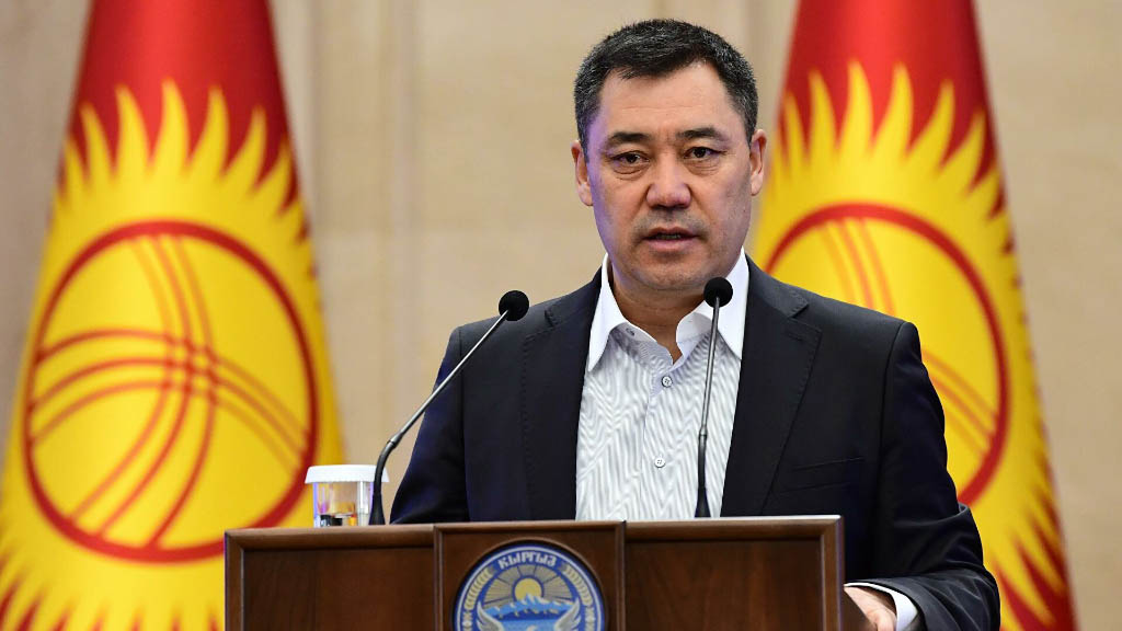 Один из главных претендентов на пост президента Кыргызстана Садыр Жапаров признался, что после событий октября этого года, когда незначительный промежуток времени занимал должности и.о. президента страны и премьера, назначил на государственные должности своих сватов.