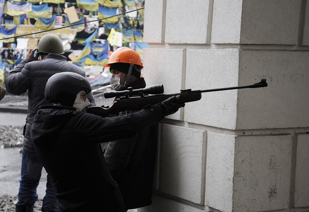 СНБО Украины предложил вооружить рядовых граждан стрелковым оружием