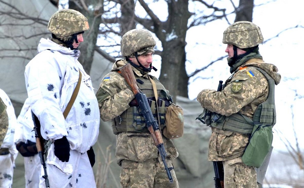Киев может начать наступление на Донбасс после отмашки из-за океана – военкор Стешин