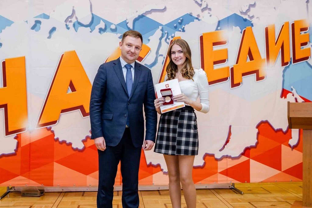 Студентка из Горловки получила медаль от Путина за волонтёрскую помощь в пандемию
