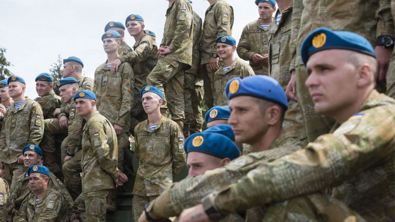 Вдв украины. Высокомобильные десантные войска Украины. ВДВ ВСУ. Голубые в армии Украины. Украинский десант камуфляж.