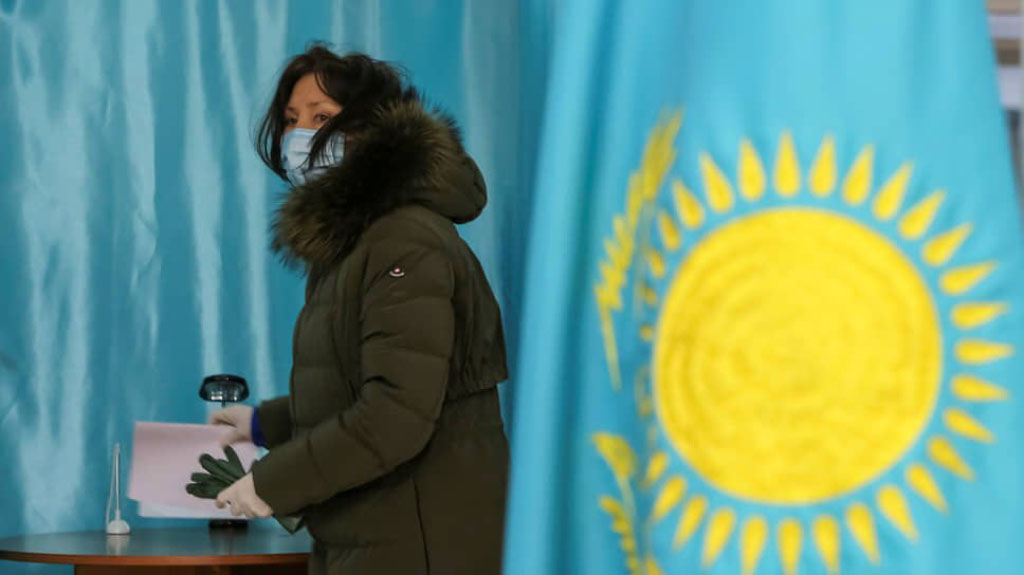 В воскресенье в Казахстане прошли парламентские выборы. Во вторник подведены окончательные итоги. Как сообщила Центральная избирательная комиссия, в списки было внесено 11 миллионов 919 тысяч 241 избирателей. Участки голосования посетили 7 миллионов 539 тысяч 280 человек - 63,25% от списочного состава.