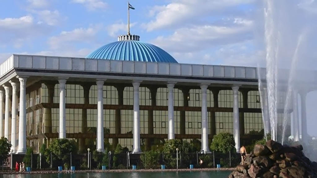 Нижняя палата (Законодательная палата) Олий Мажлиса (парламент) Узбекистана утвердила две министерских кандидатуры. Новым министром жилищно-коммунального обслуживания станет Шерзод Хидоятов, а министерство высшего и среднего специального образования возглавит Абдукодир Ташкулов.